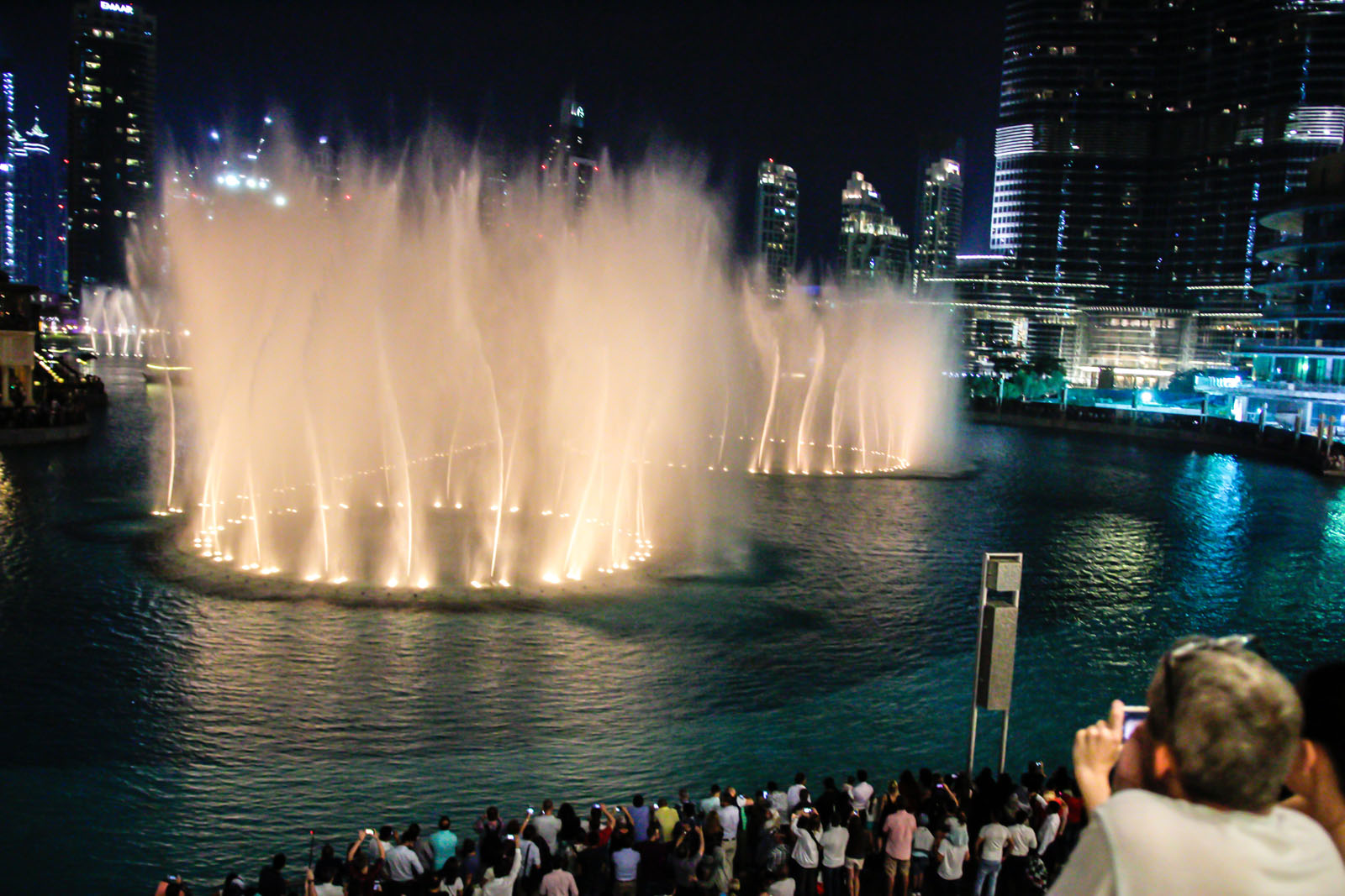 Burj Khalifa, Dubai, UAE - November 1st, 2017:
Burj Khalifa dancing fountain with crowd